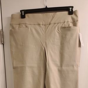 NWT Christopher & Banks Pull-On Signature Slimming Stretch Khaki Capri size 14